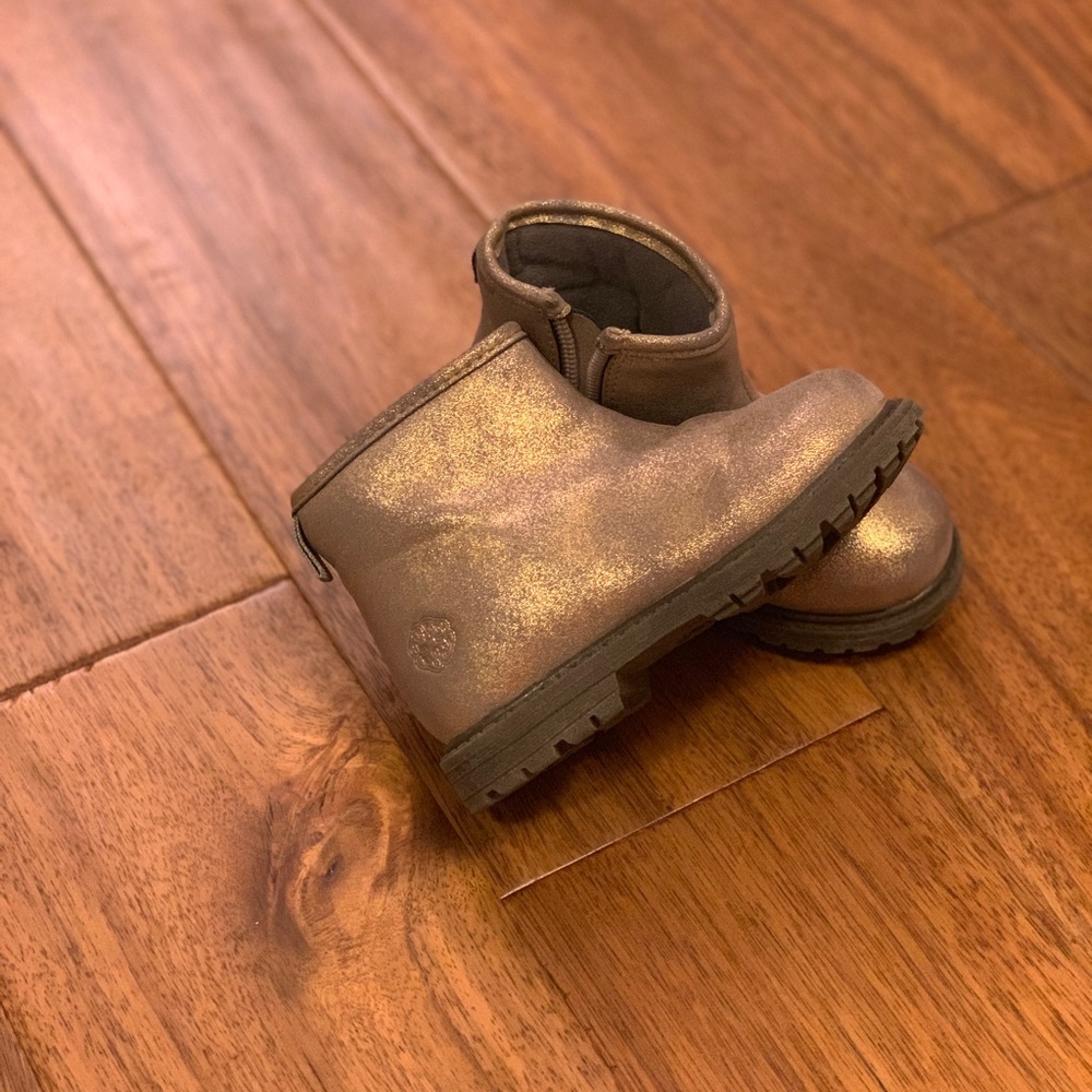 OshKosh Gold Size 6 Toddler Boots